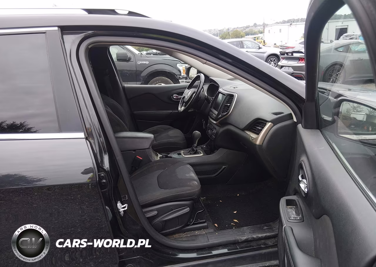 2015 Jeep Cherokee Latitude VIN:1C4PJMCS5FW776677 - 5