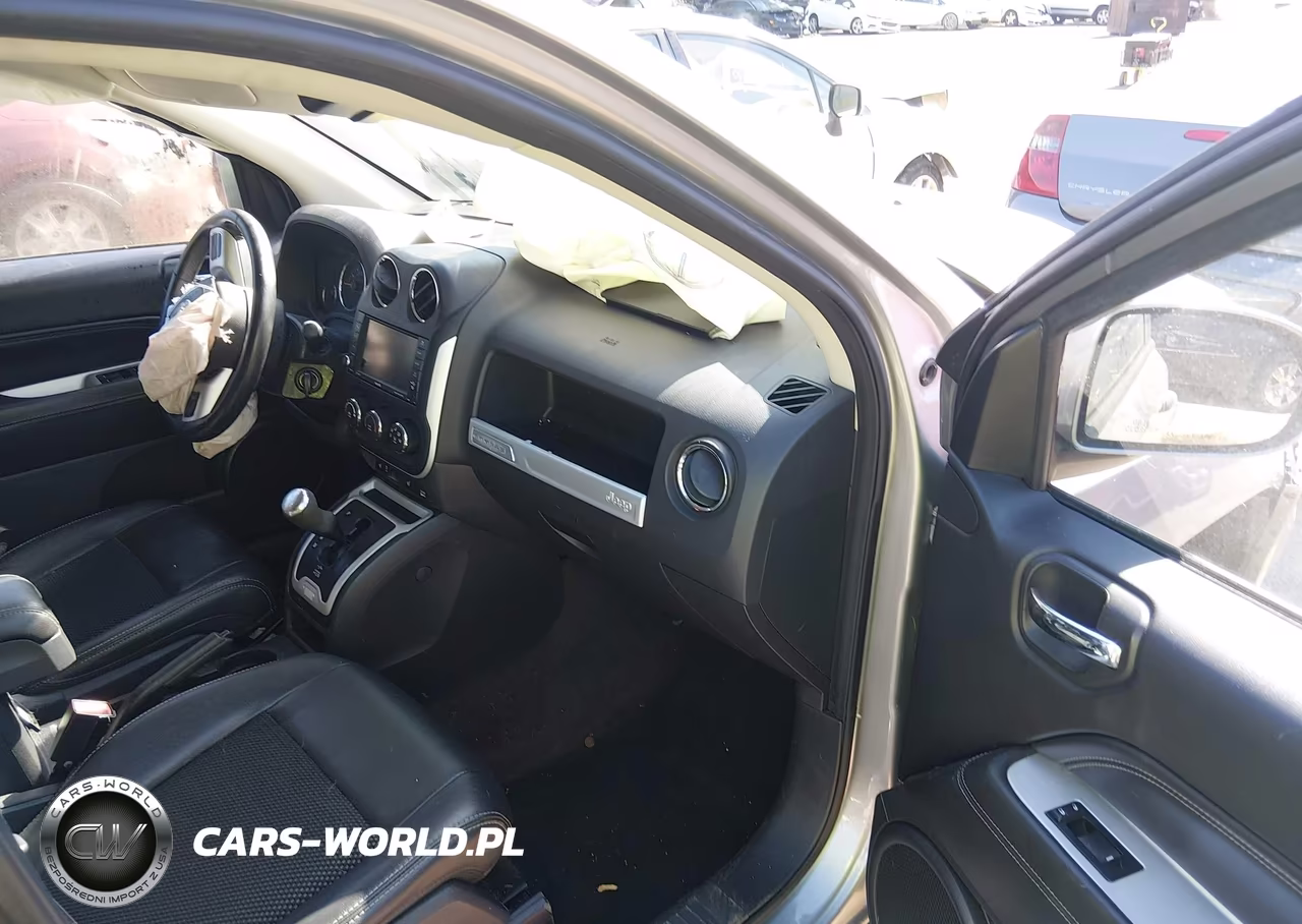2016 Jeep Compass Latitude VIN:1C4NJDEB7GD784958 - 5