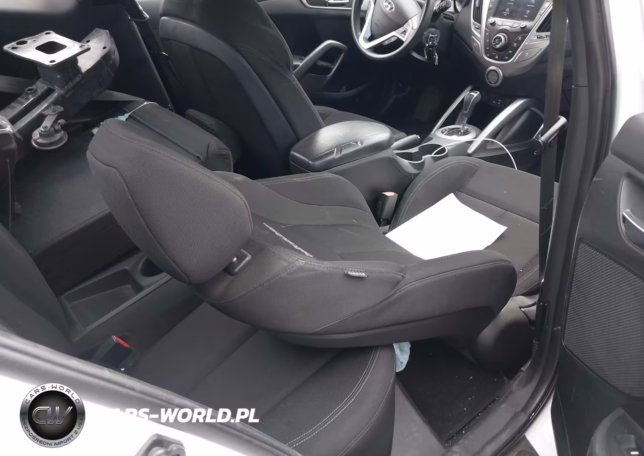 2016 Hyundai Veloster VIN:KMHTC6ADXGU292859 - 8
