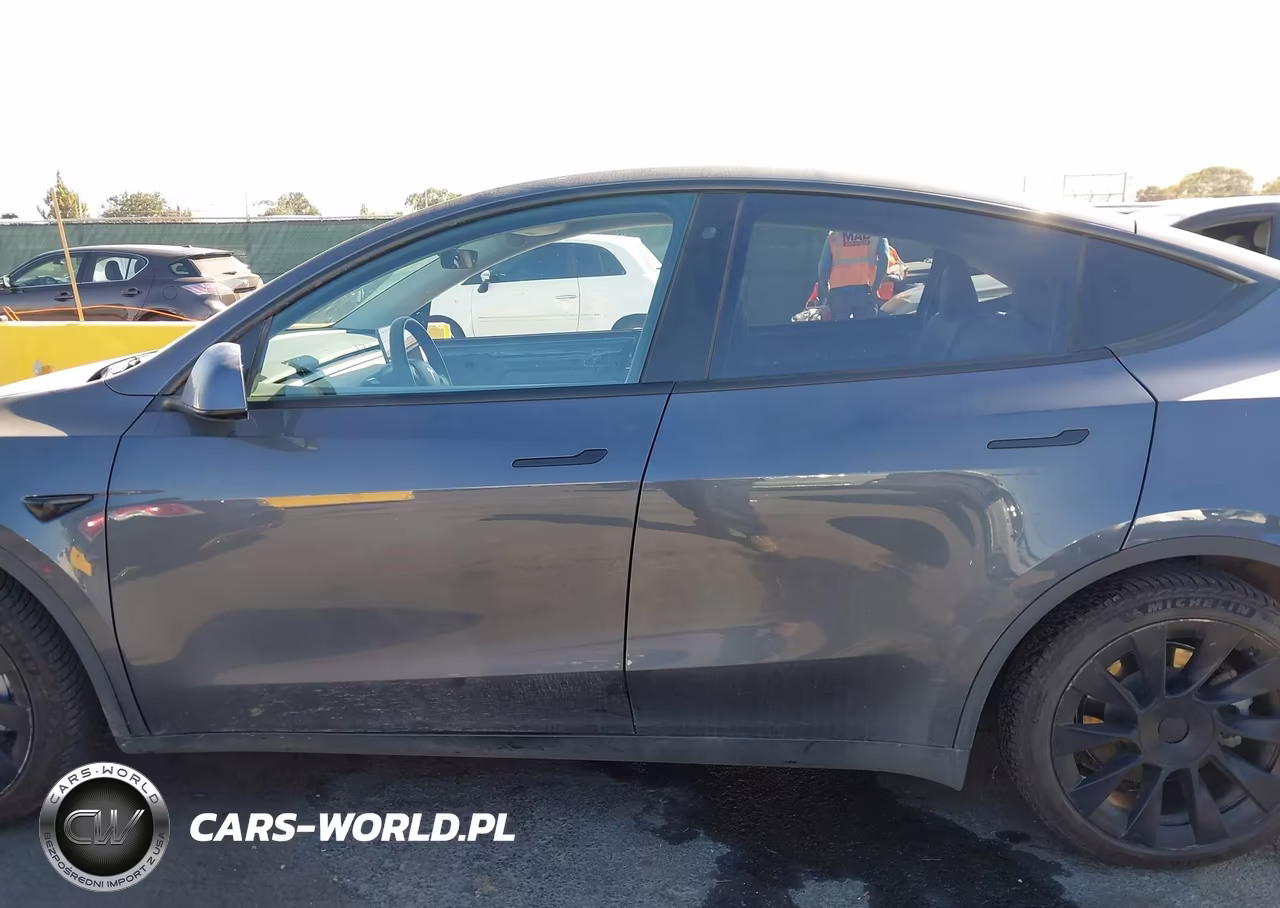 2020 Tesla Model Y Long Range Dual Motor All-Wheel Drive VIN:5YJYGDEE0LF051305 - 15