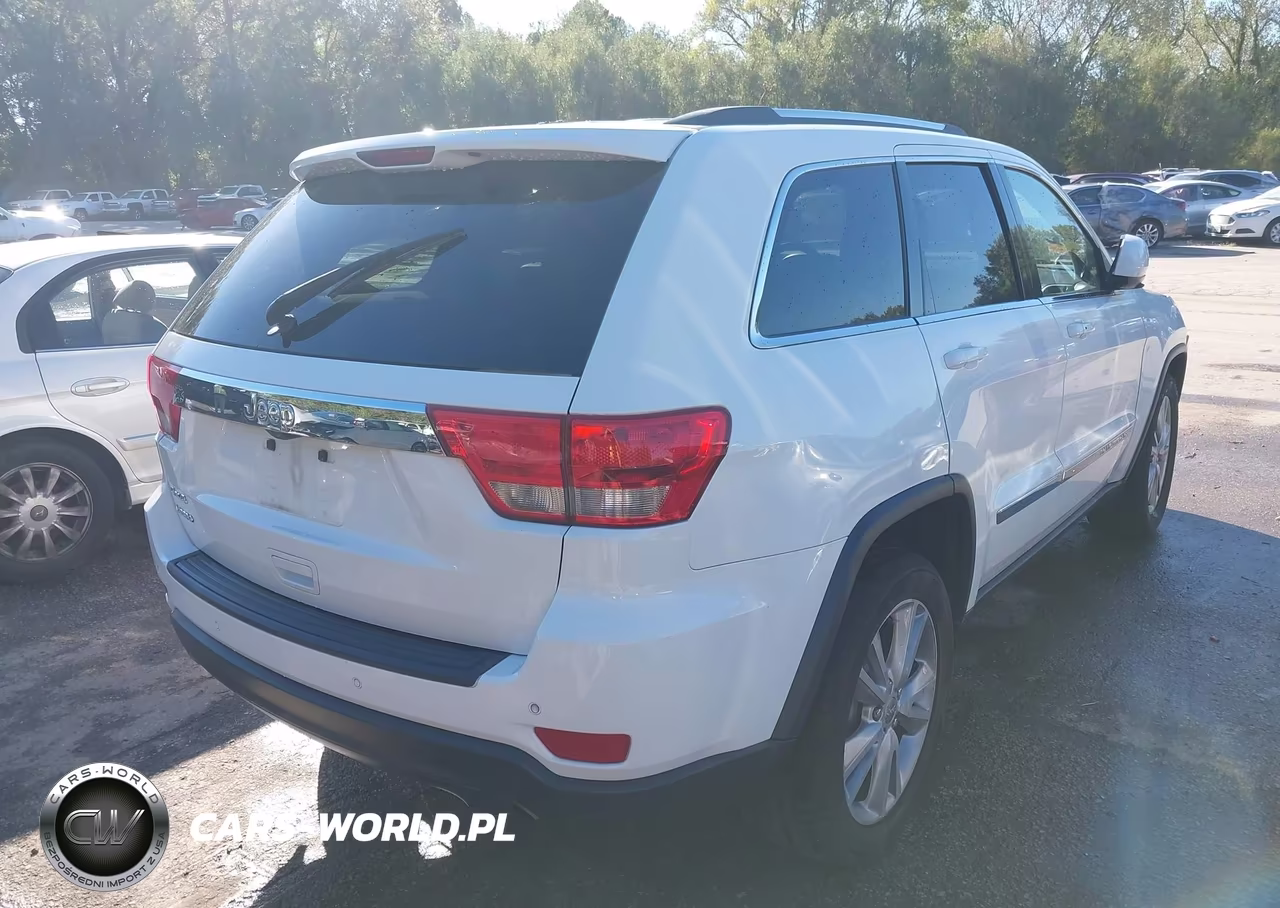 2013 Jeep Grand Cherokee Laredo VIN:1C4RJFAG1DC594962 - 4