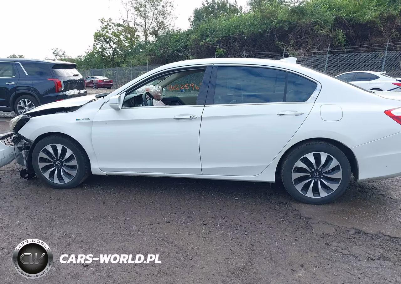 2015 Honda Accord Hybrid VIN:1HGCR6F39FA001756 - 15
