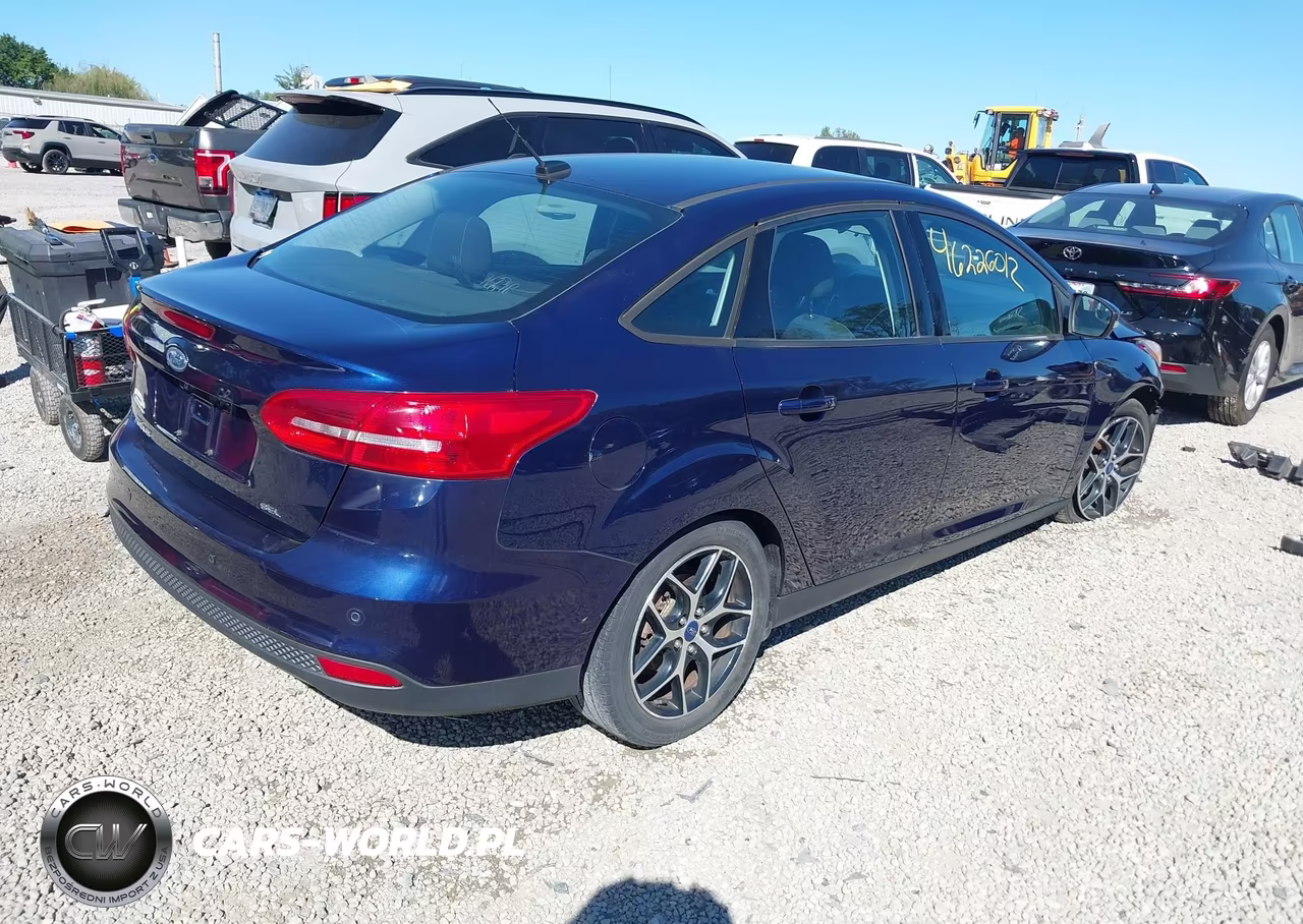 2017 Ford Focus Sel VIN:1FADP3H27HL213824 - 4