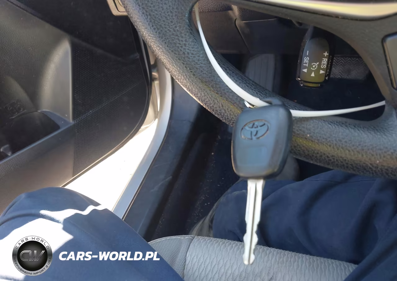 2015 Toyota Corolla Le VIN:2T1BURHE0FC282186 - 11