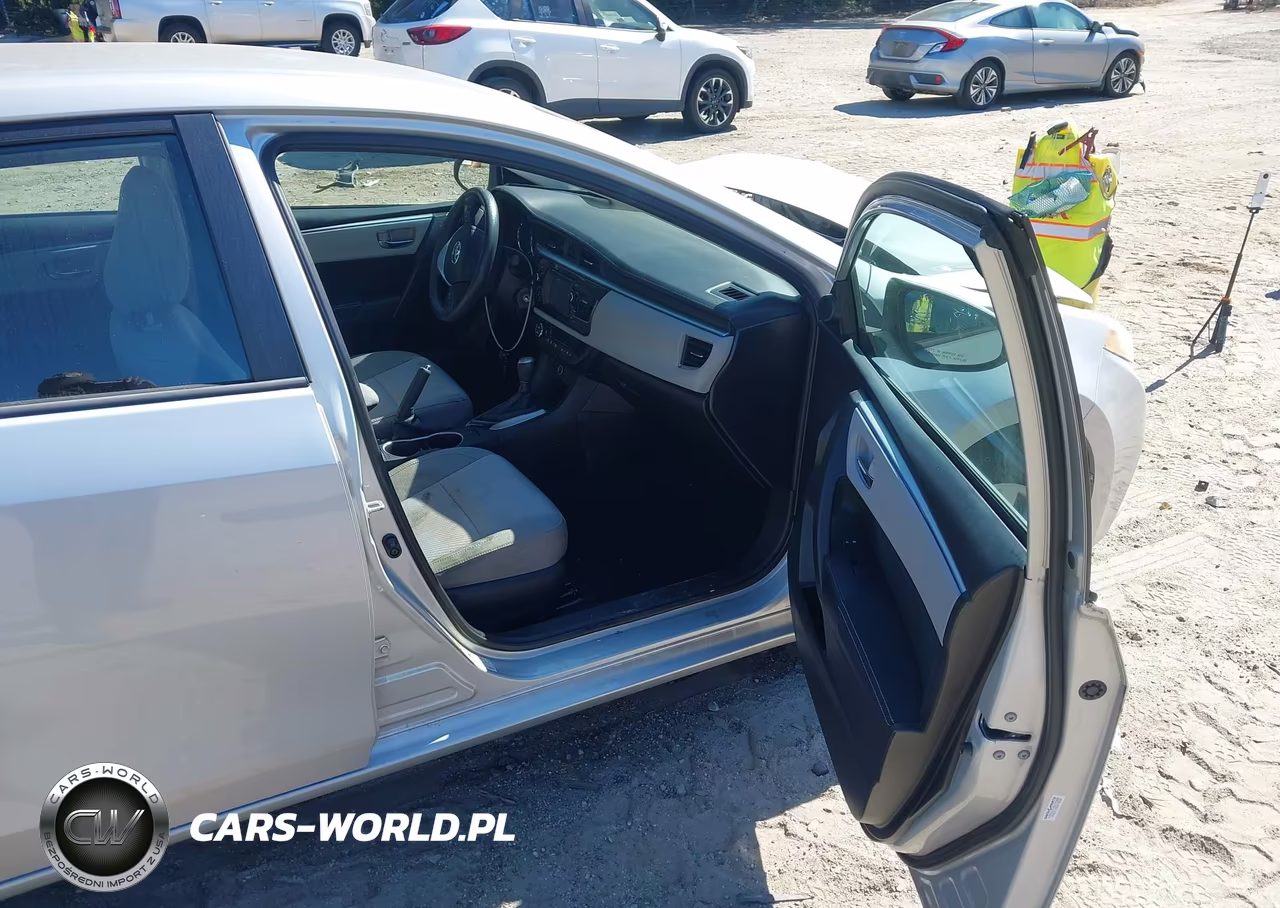 2015 Toyota Corolla Le VIN:2T1BURHE0FC282186 - 5
