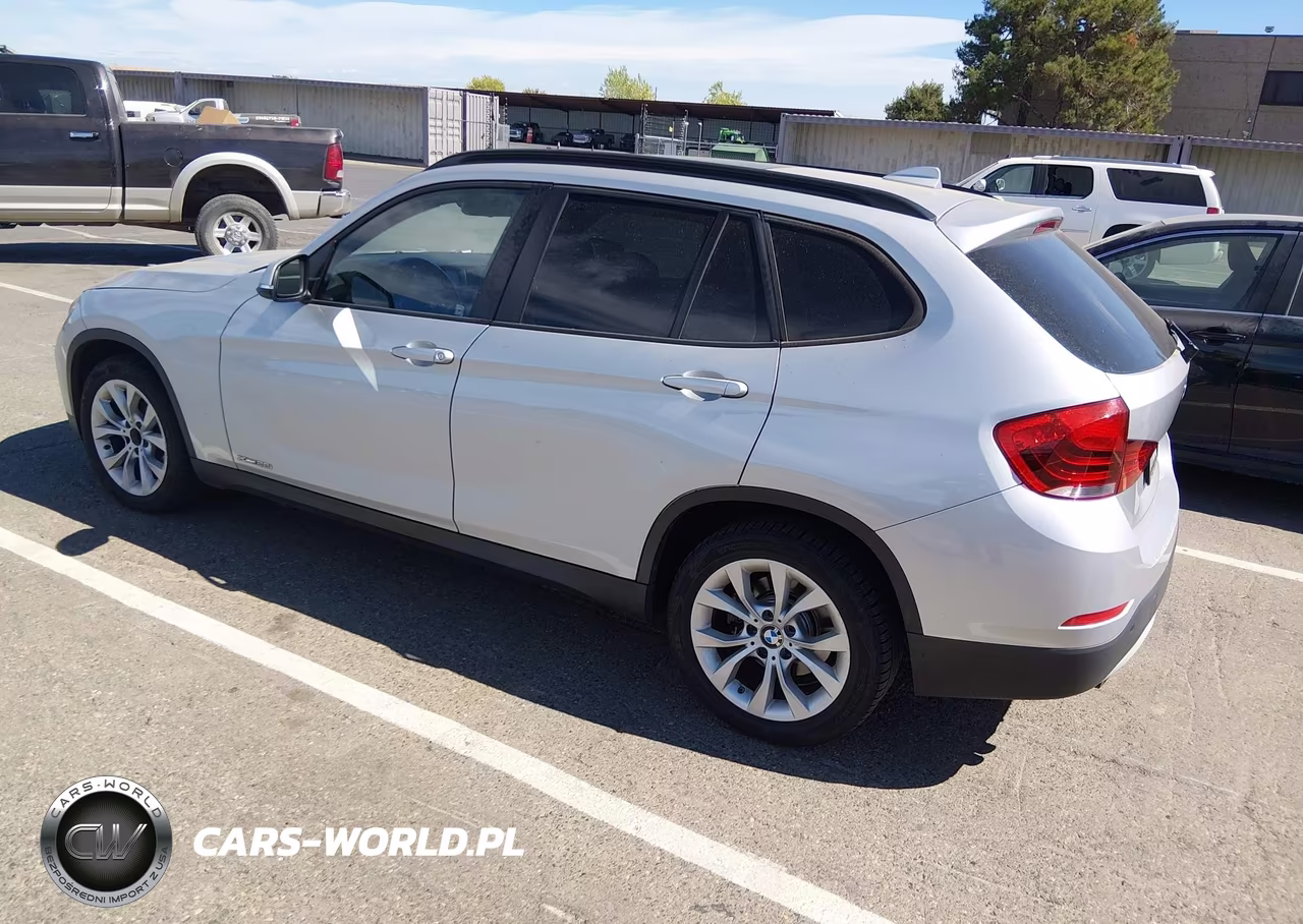 2014 BMW X1 xDrive28I VIN:WBAVL1C51EVY20945 - 3