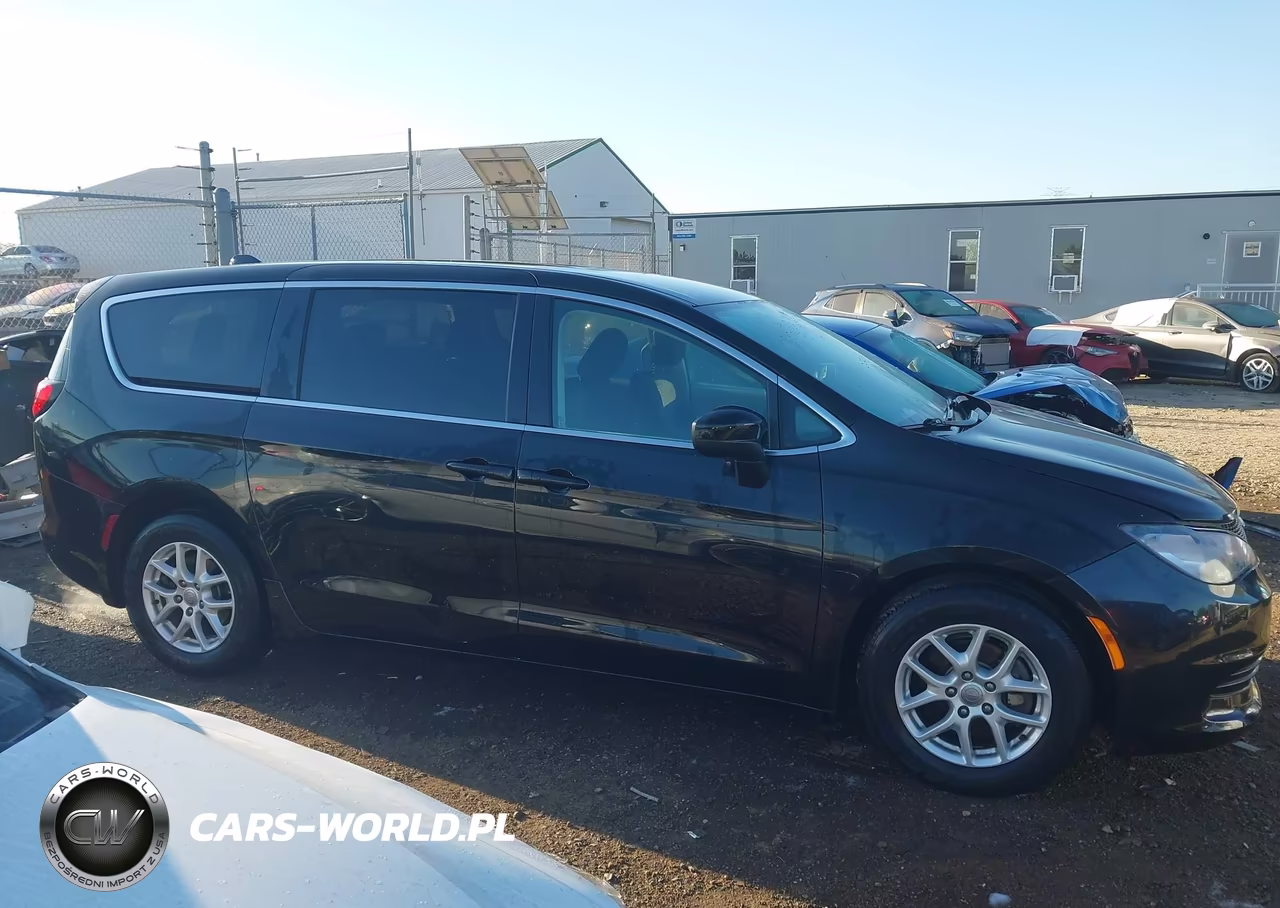 2017 Chrysler Pacifica Touring VIN:2C4RC1DG5HR517372 - 14