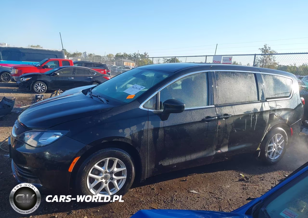2017 Chrysler Pacifica Touring VIN:2C4RC1DG5HR517372 - 15