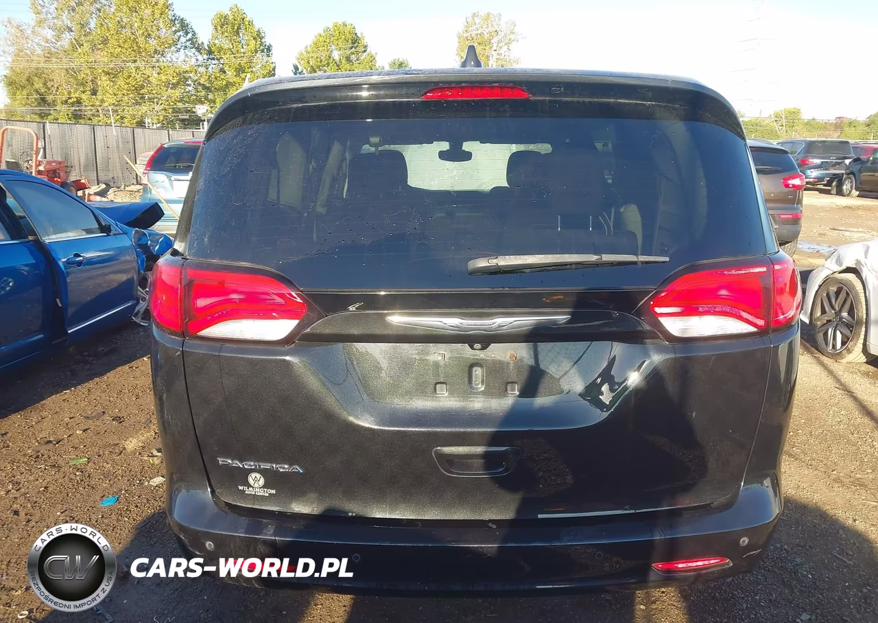 2017 Chrysler Pacifica Touring VIN:2C4RC1DG5HR517372 - 17