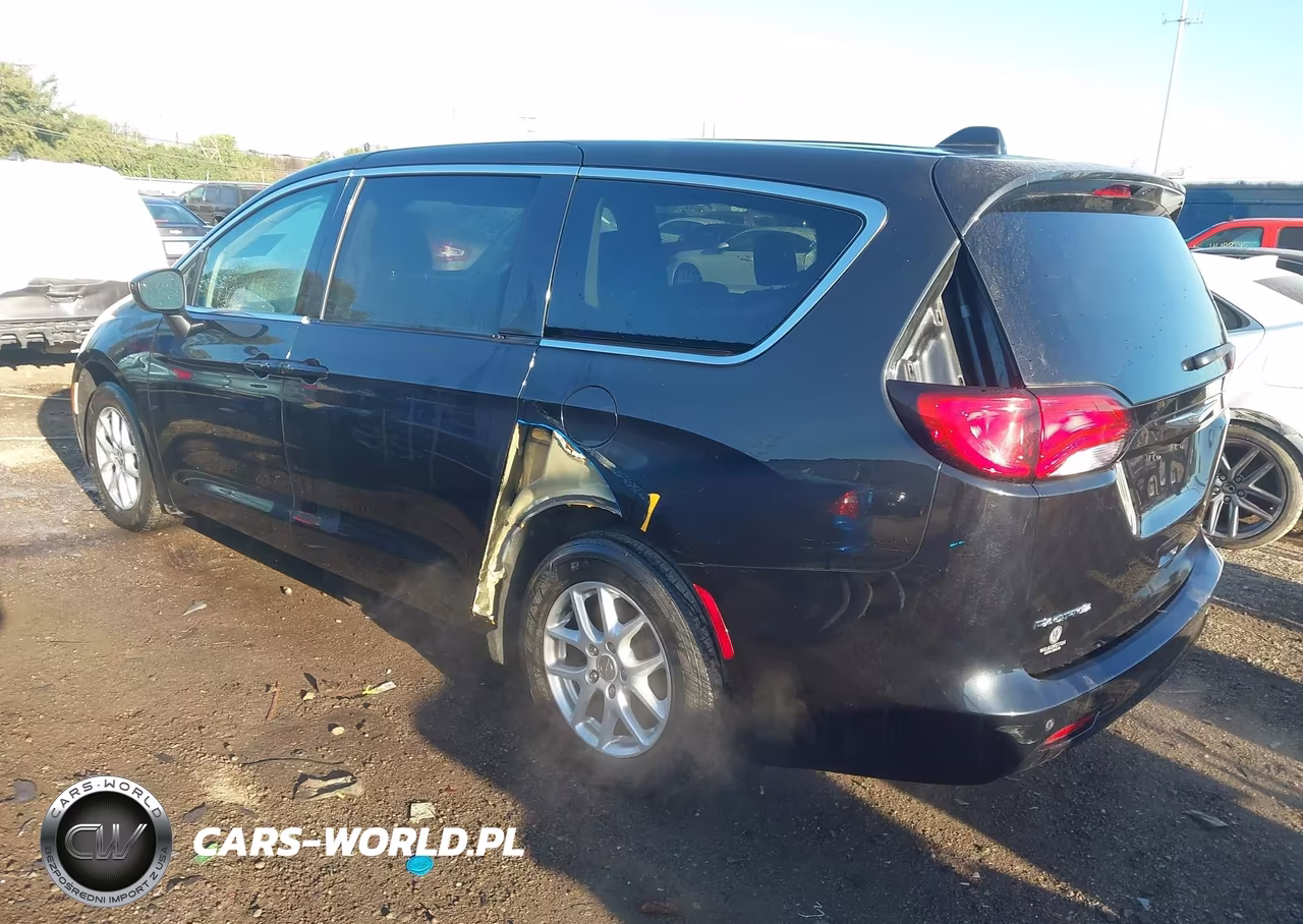 2017 Chrysler Pacifica Touring VIN:2C4RC1DG5HR517372 - 3