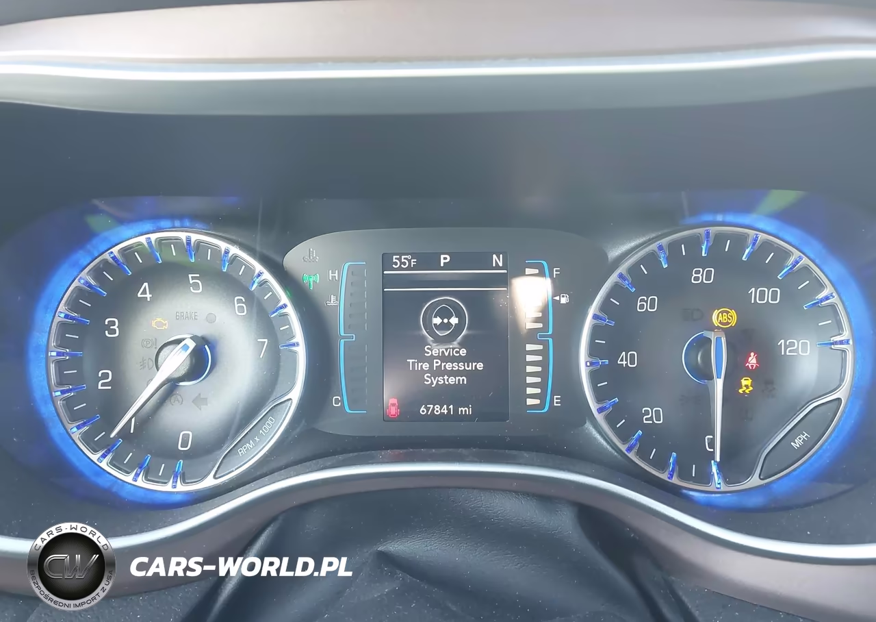 2017 Chrysler Pacifica Touring VIN:2C4RC1DG5HR517372 - 7