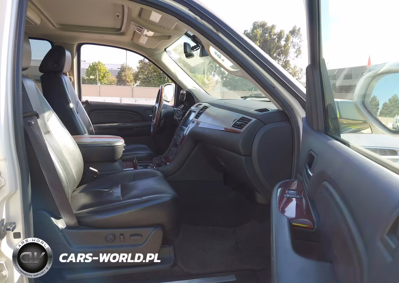 2008 Cadillac Escalade Standard VIN:1GYFK63858R100797 - 5