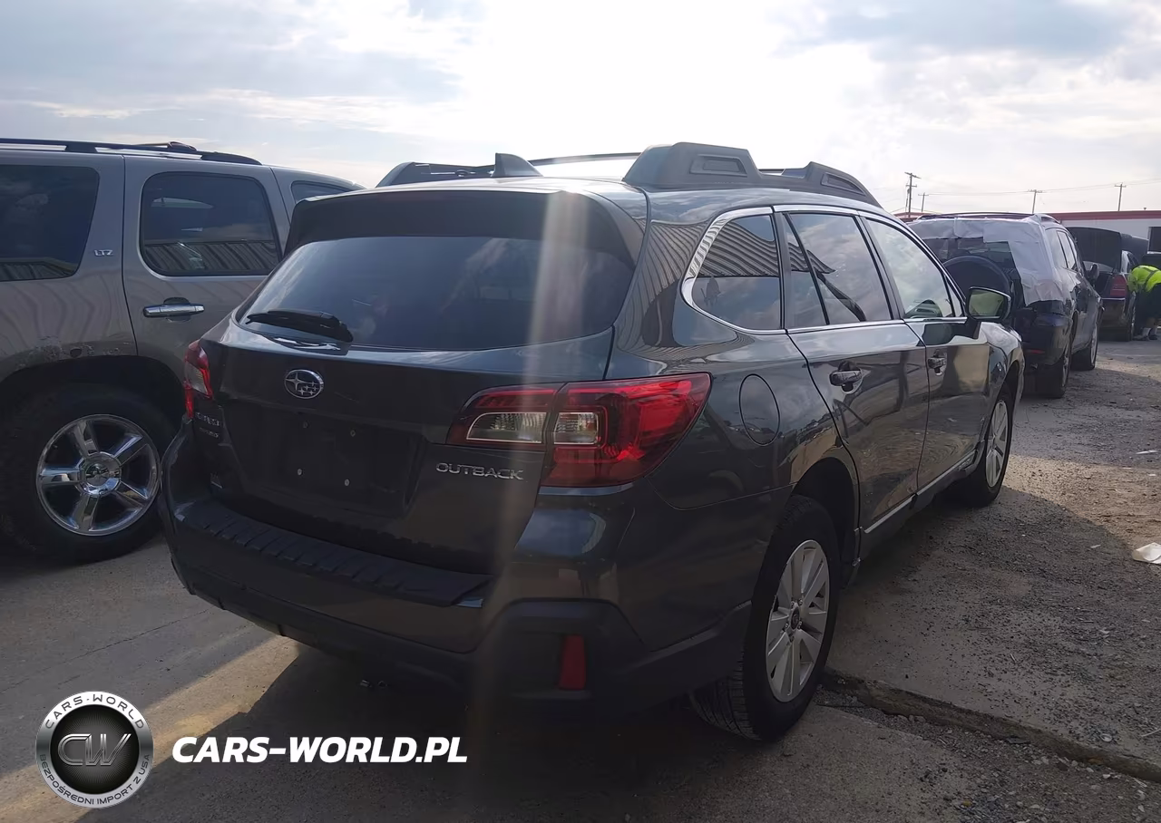 2018 Subaru Outback 2.5I Premium VIN:4S4BSADC6J3217917 - 4