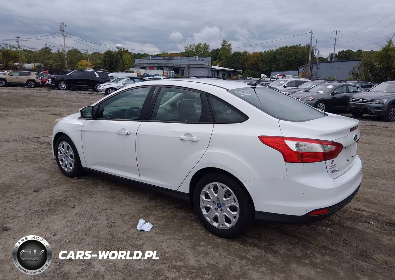 2012 Ford Focus Se VIN:1FAHP3F2XCL229402 - 3