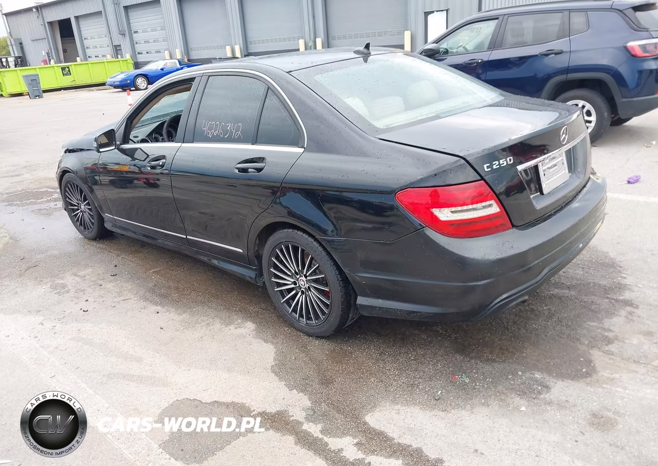 2012 Mercedes-Benz C 250 Sport VIN:WDDGF4HB6CR218556 - 3