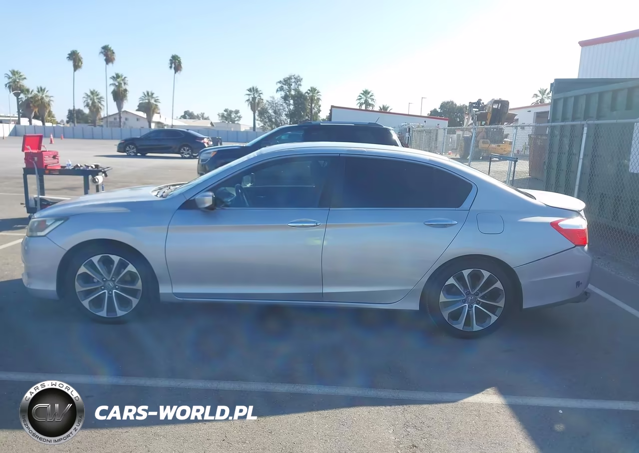 2015 Honda Accord Sport VIN:1HGCR2F59FA108994 - 14