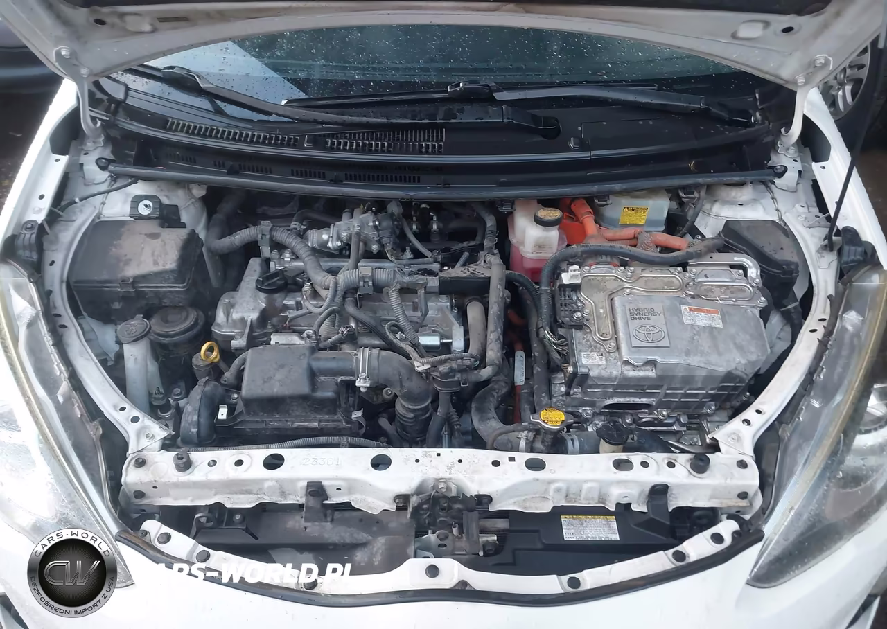 2015 Toyota Prius C Four VIN:JTDKDTB37F1105045 - 10