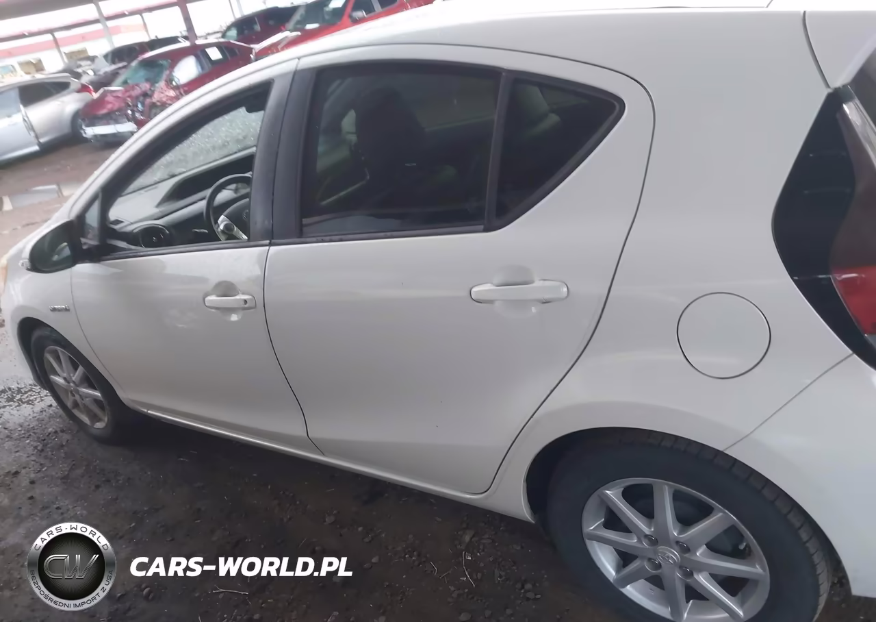2015 Toyota Prius C Four VIN:JTDKDTB37F1105045 - 14