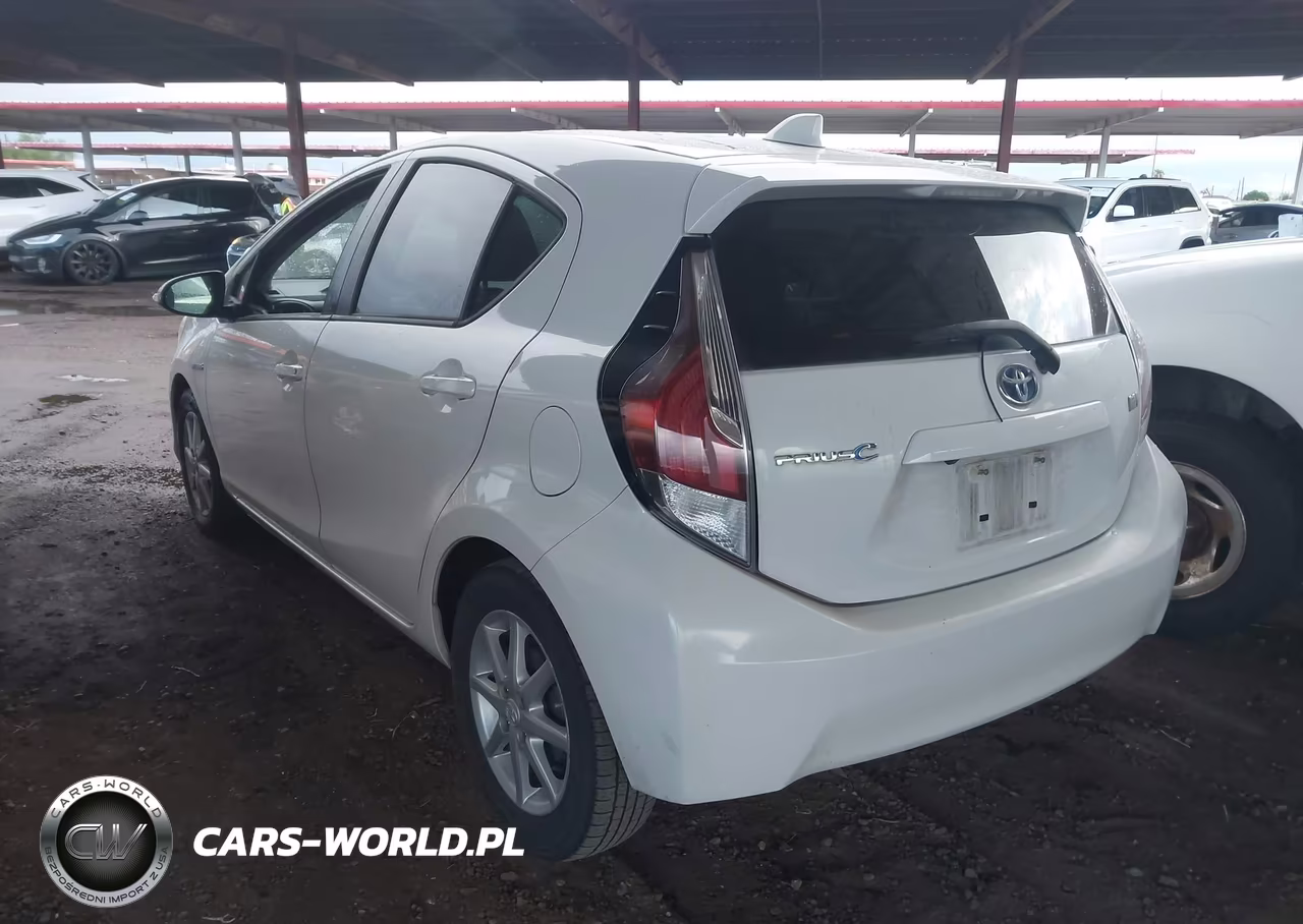 2015 Toyota Prius C Four VIN:JTDKDTB37F1105045 - 3