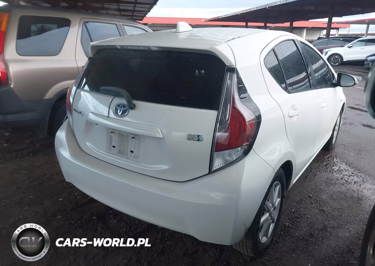 2015 Toyota Prius C Four VIN:JTDKDTB37F1105045 - 4