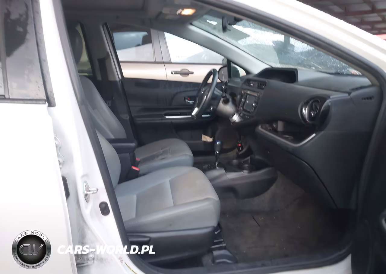 2015 Toyota Prius C Four VIN:JTDKDTB37F1105045 - 5