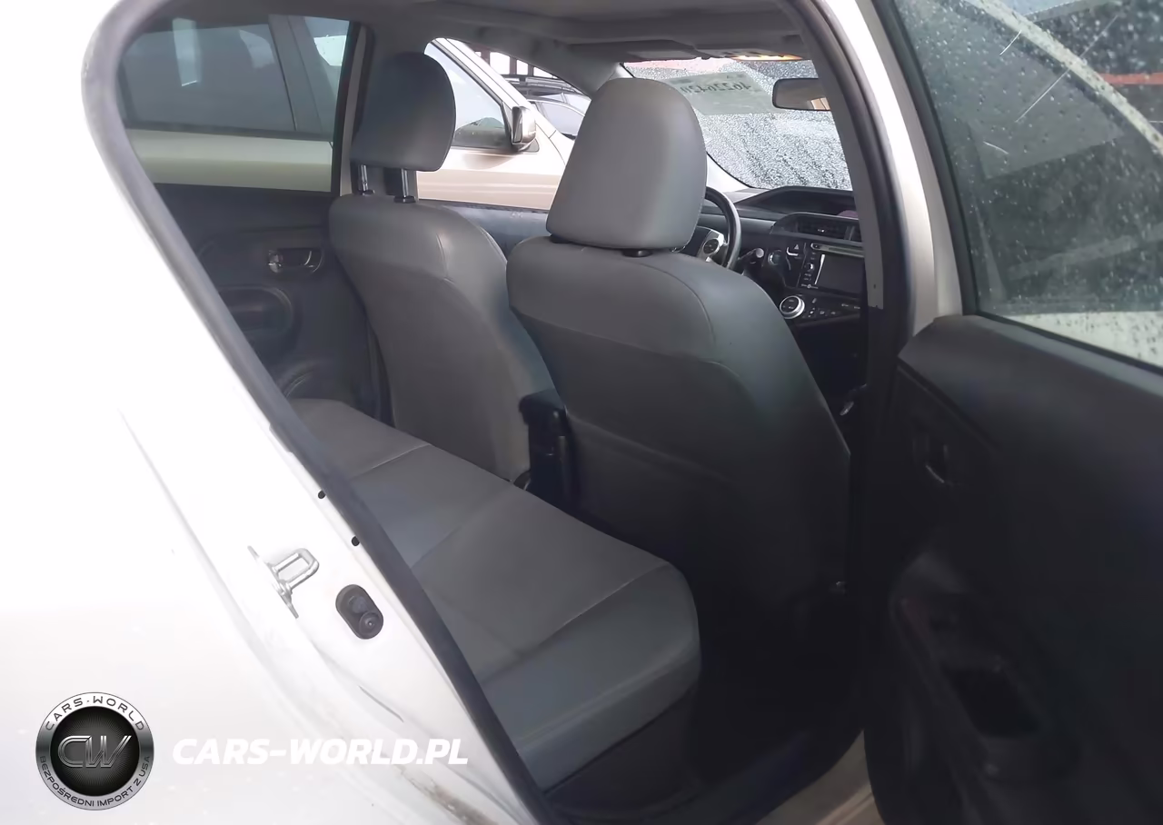 2015 Toyota Prius C Four VIN:JTDKDTB37F1105045 - 8