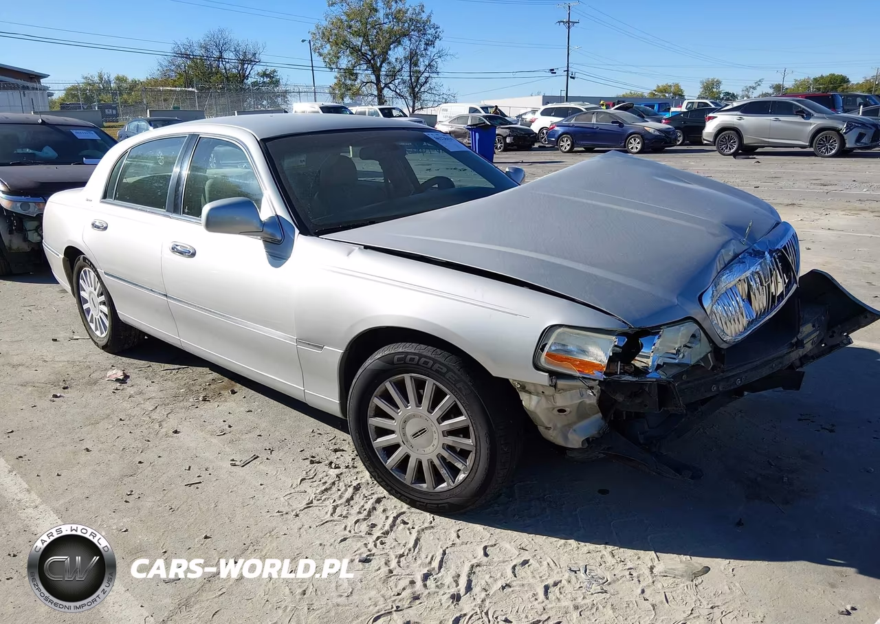 2005 Lincoln Town Car Signature VIN:1LNHM81W05Y635250 - 1