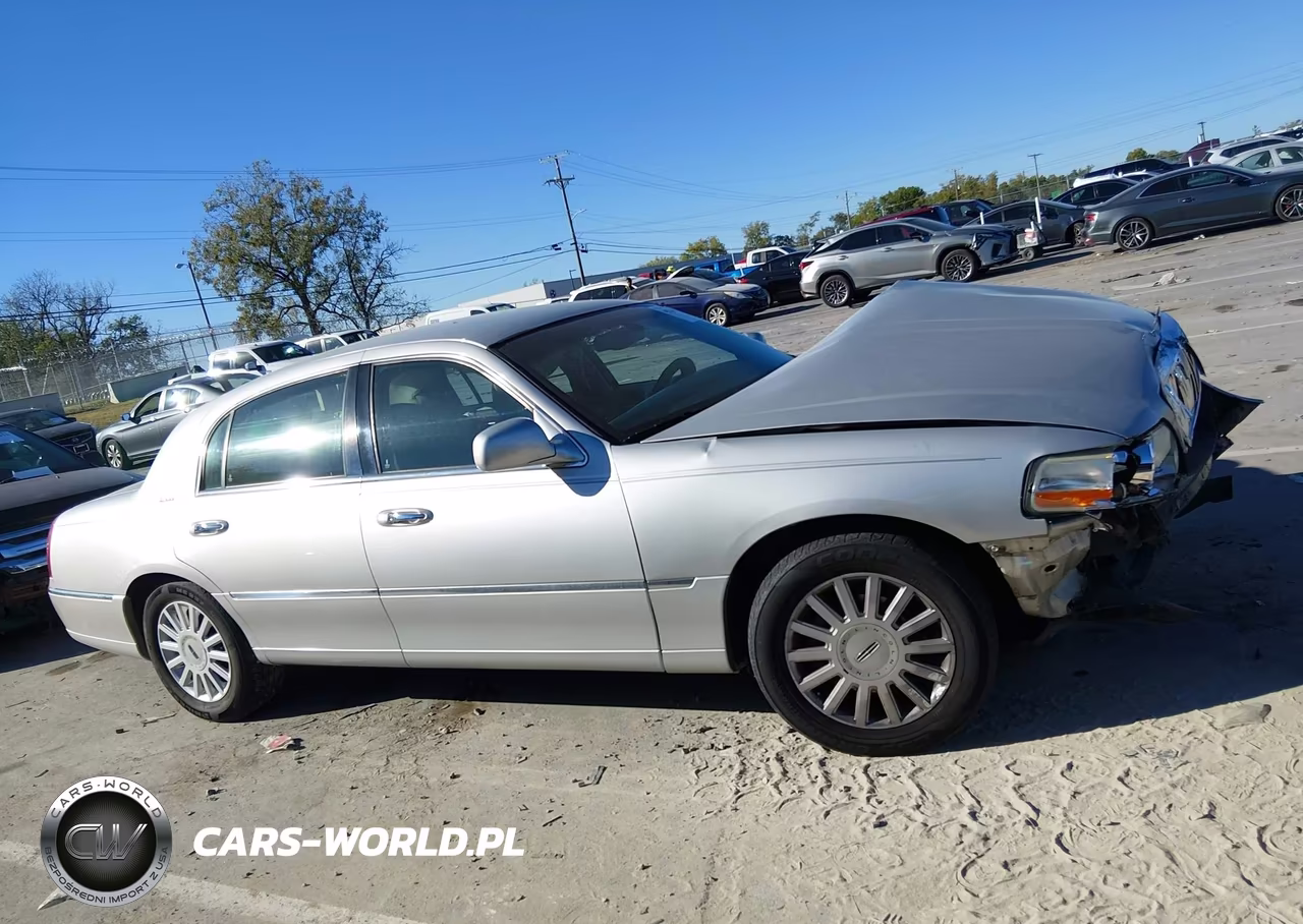 2005 Lincoln Town Car Signature VIN:1LNHM81W05Y635250 - 13