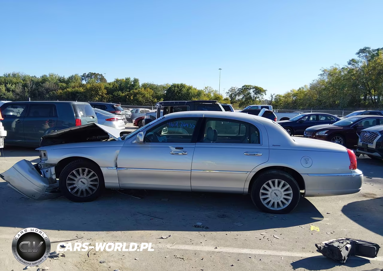 2005 Lincoln Town Car Signature VIN:1LNHM81W05Y635250 - 14
