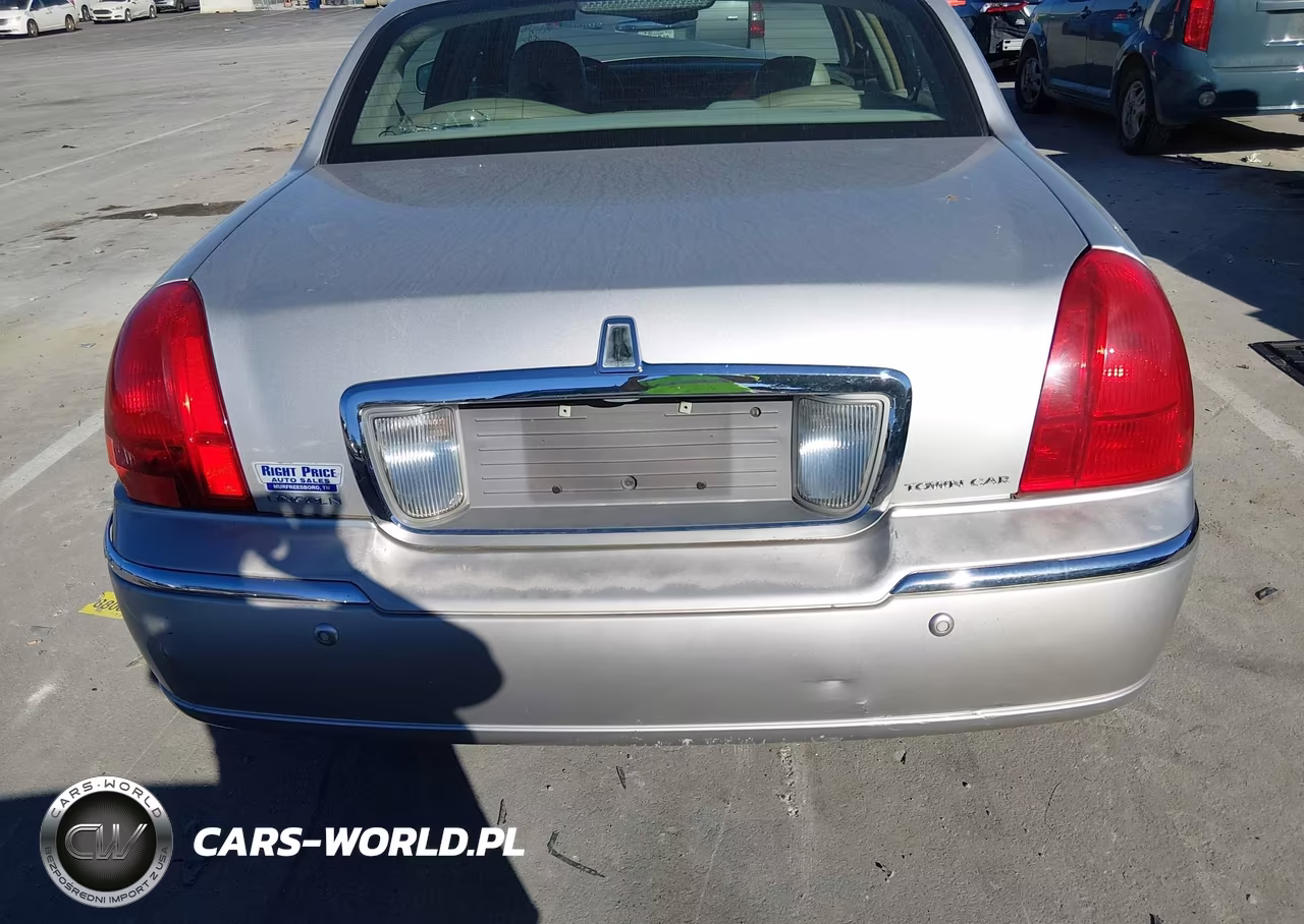 2005 Lincoln Town Car Signature VIN:1LNHM81W05Y635250 - 16
