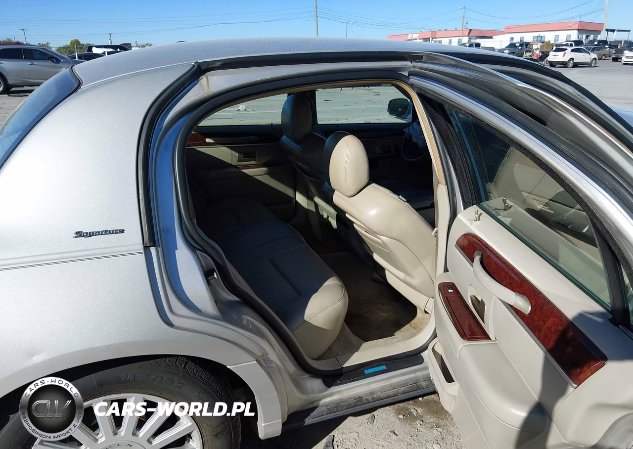2005 Lincoln Town Car Signature VIN:1LNHM81W05Y635250 - 8