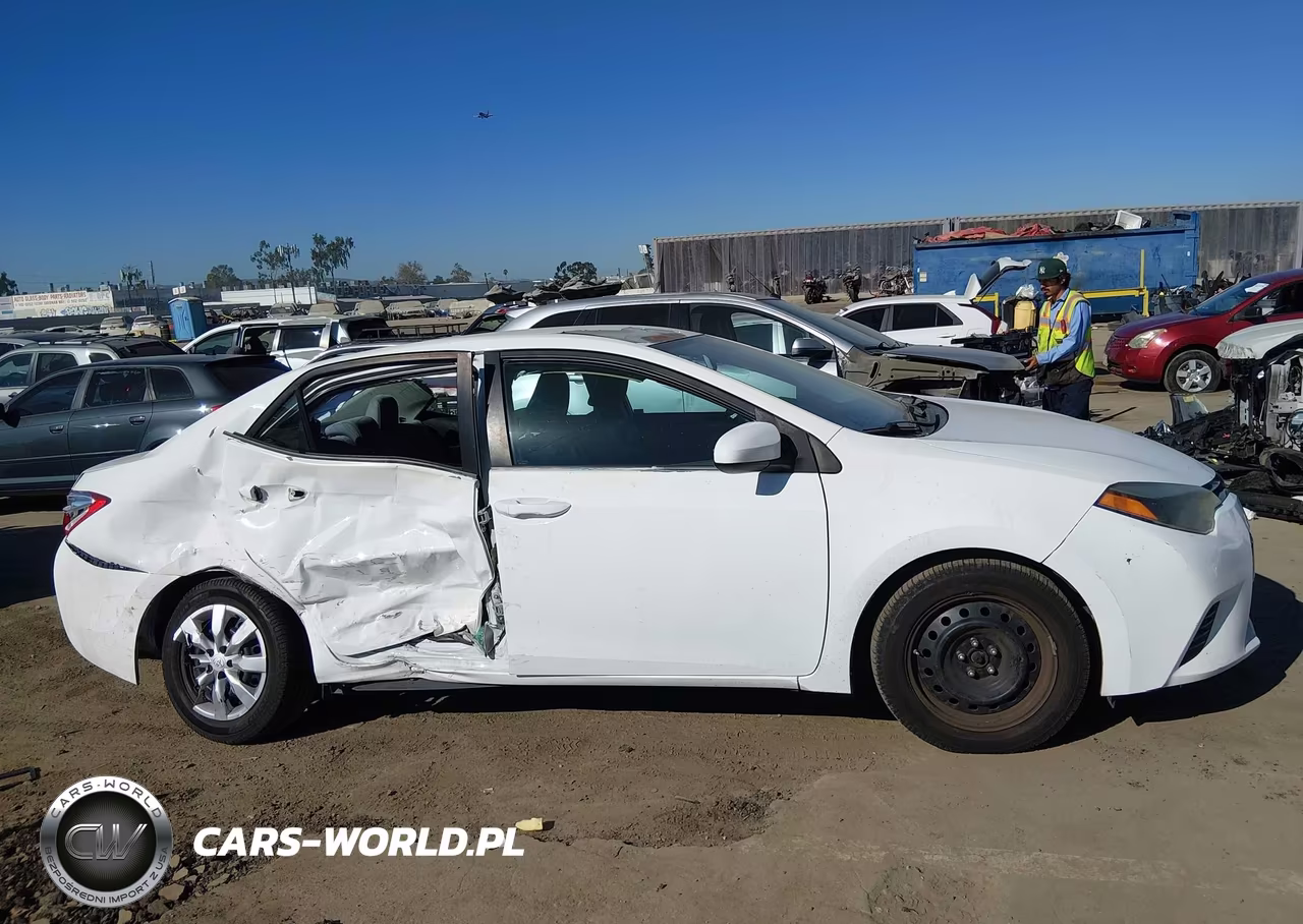 2015 Toyota Corolla Le VIN:5YFBURHE6FP217049 - 12
