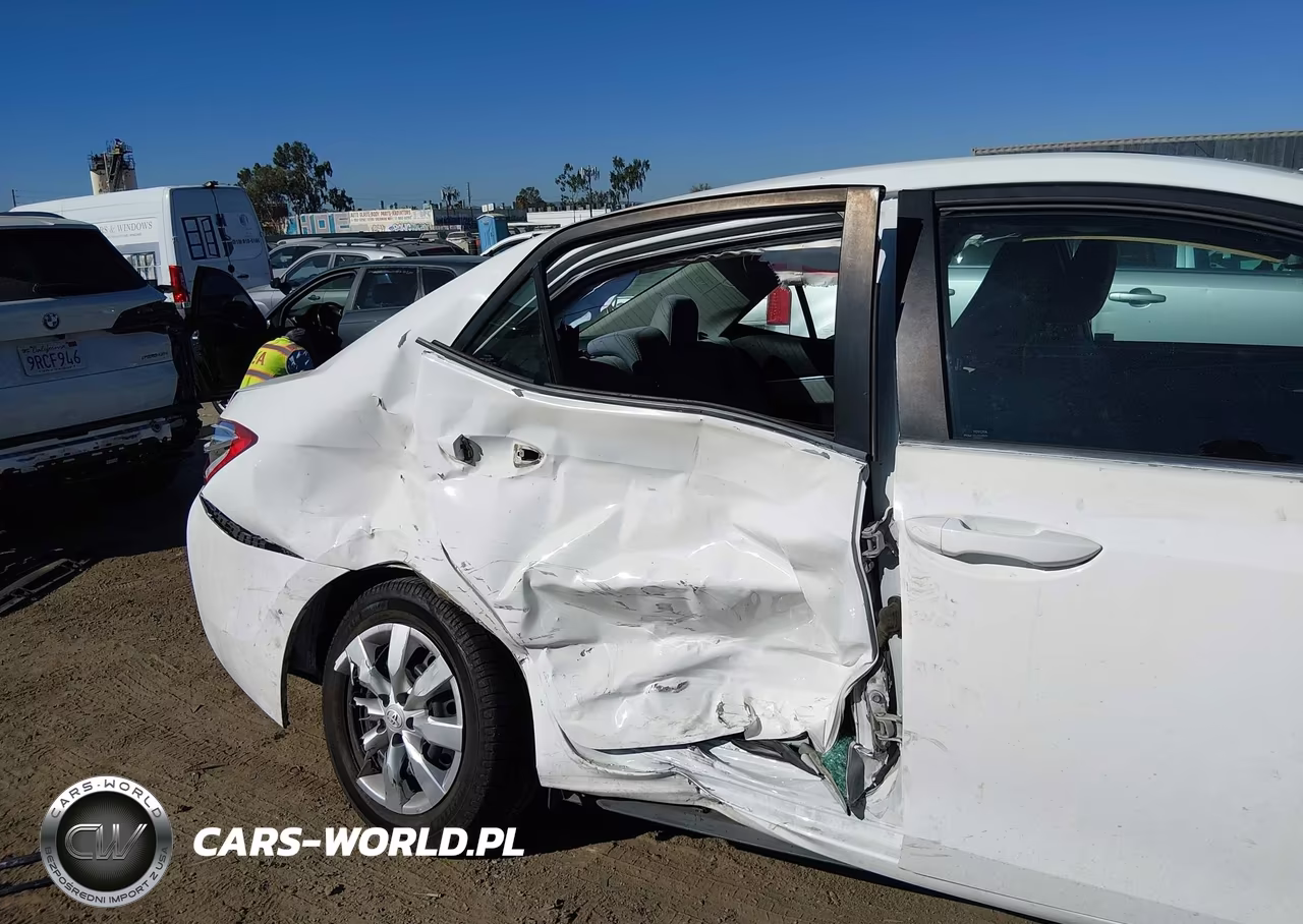 2015 Toyota Corolla Le VIN:5YFBURHE6FP217049 - 6
