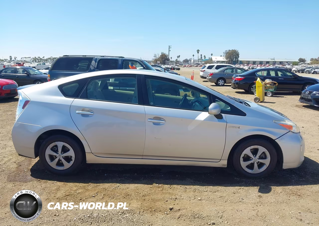 2014 Toyota Prius Two VIN:JTDKN3DU3E1771305 - 13
