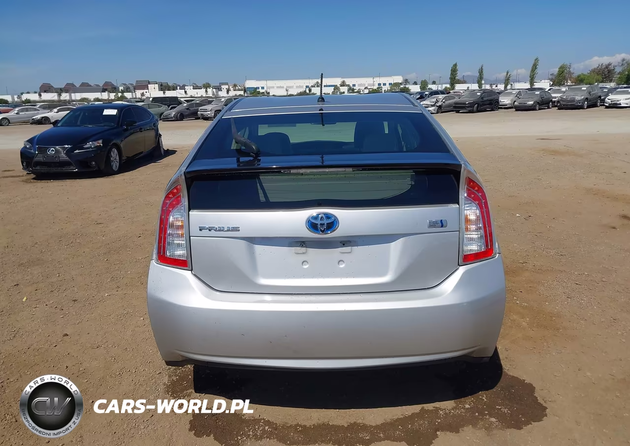 2014 Toyota Prius Two VIN:JTDKN3DU3E1771305 - 16