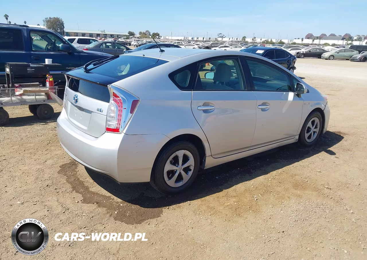 2014 Toyota Prius Two VIN:JTDKN3DU3E1771305 - 4