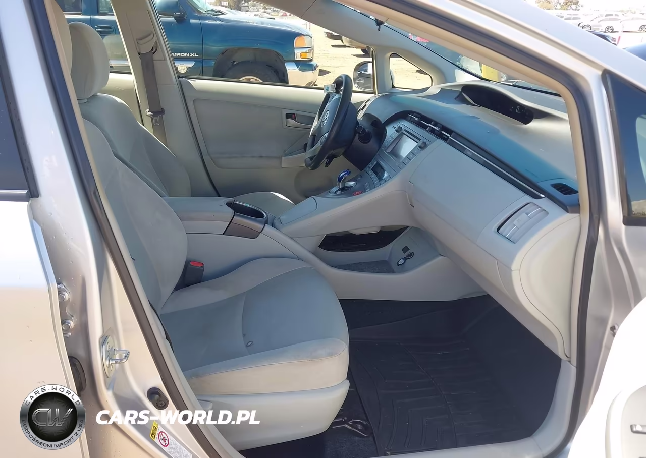 2014 Toyota Prius Two VIN:JTDKN3DU3E1771305 - 5