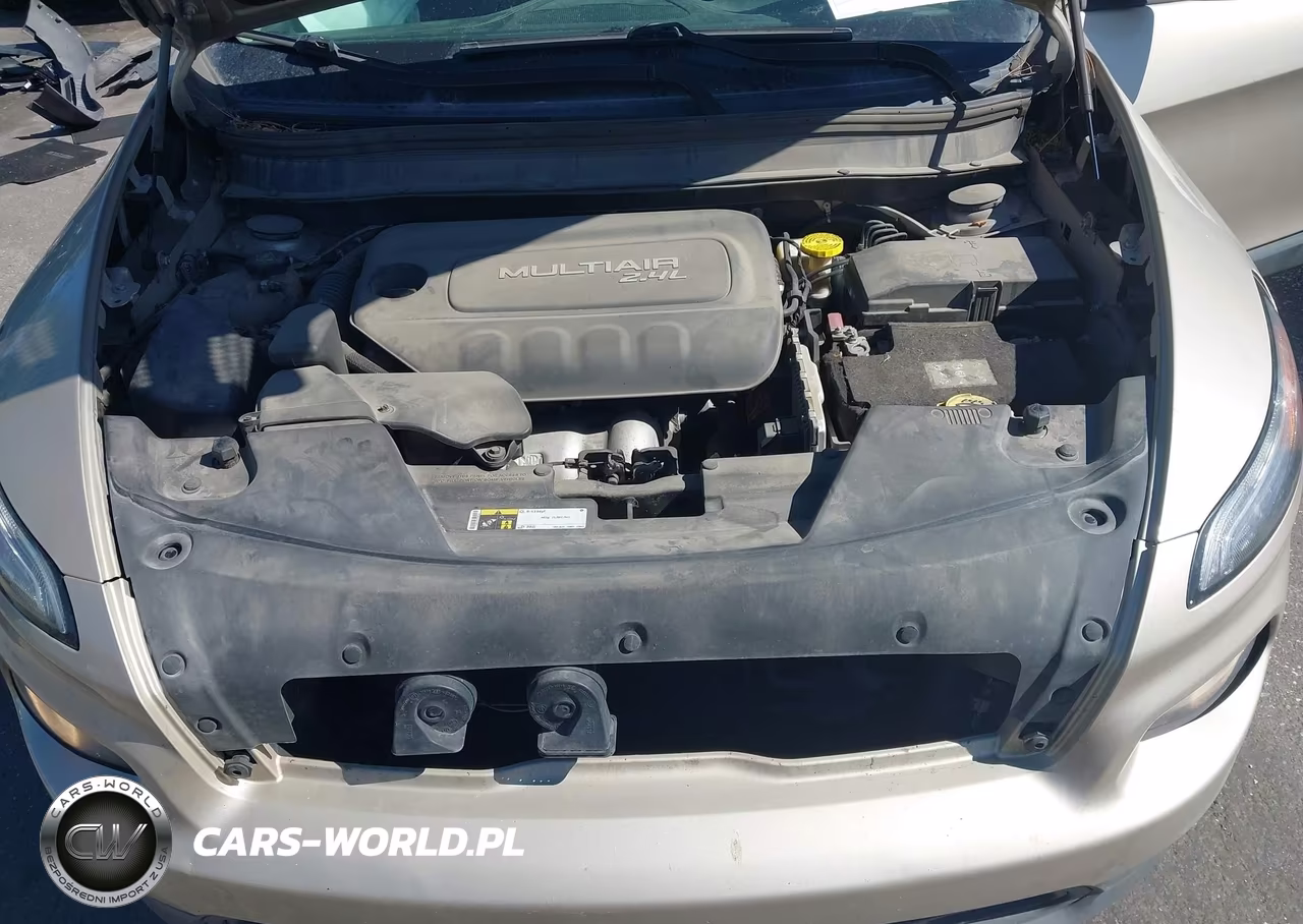 2015 Jeep Cherokee Sport VIN:1C4PJLAB3FW660732 - 10