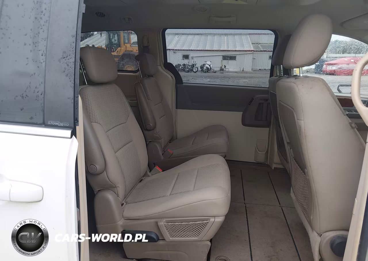 2009 Chrysler Town & Country Touring VIN:2A8HR54129R635693 - 8