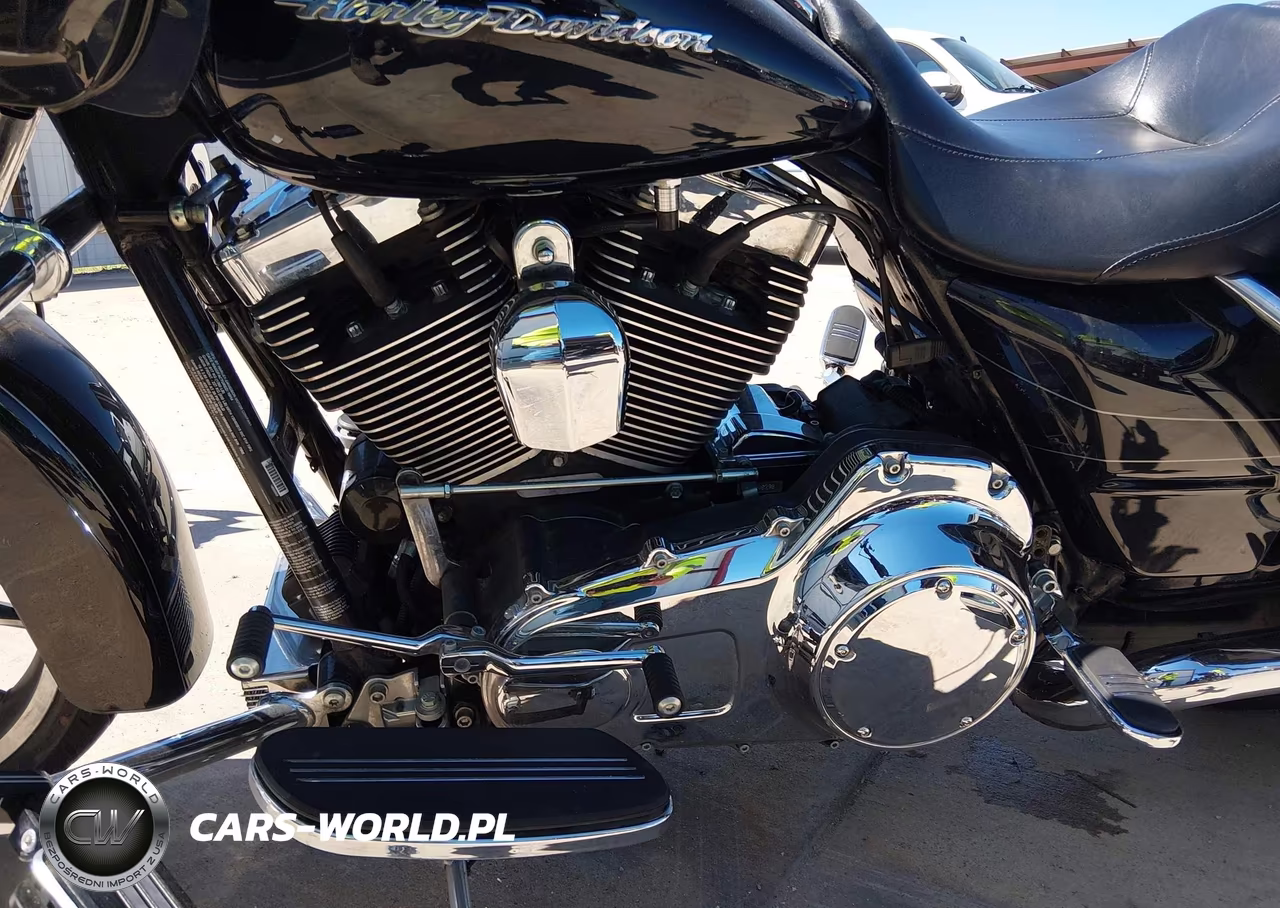 2015 Harley-Davidson Fltrxs Road Glide Special VIN:1HD1KTM10FB623603 - 9