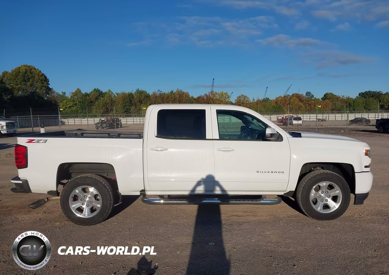 2018 Chevrolet Silverado 1500 2Lt VIN:3GCUKREC7JG556581 - 13
