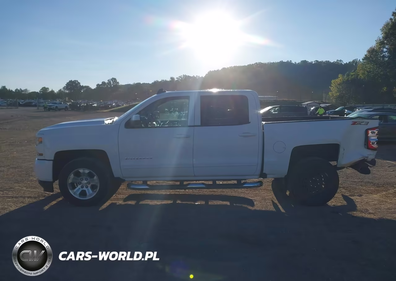 2018 Chevrolet Silverado 1500 2Lt VIN:3GCUKREC7JG556581 - 14