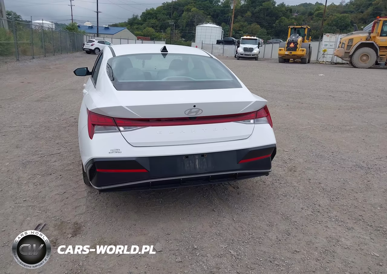 2025 Hyundai Elantra Sel Convenience VIN:KMHLS4DGXSU914141 - 17