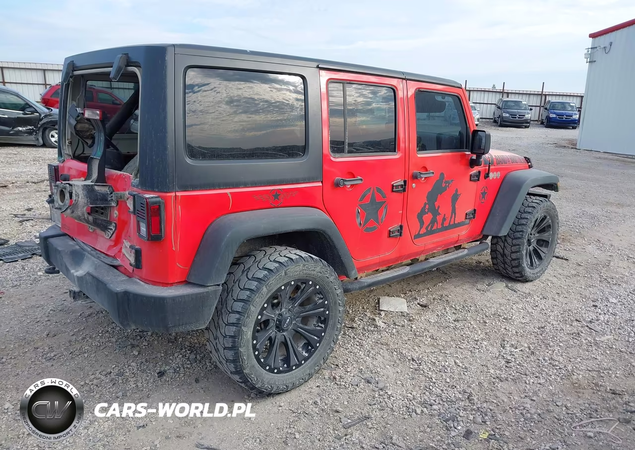 2013 Jeep Wrangler Unlimited Sport VIN:1C4BJWDG1DL648872 - 4