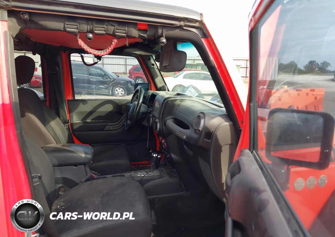 2013 Jeep Wrangler Unlimited Sport VIN:1C4BJWDG1DL648872 - 5
