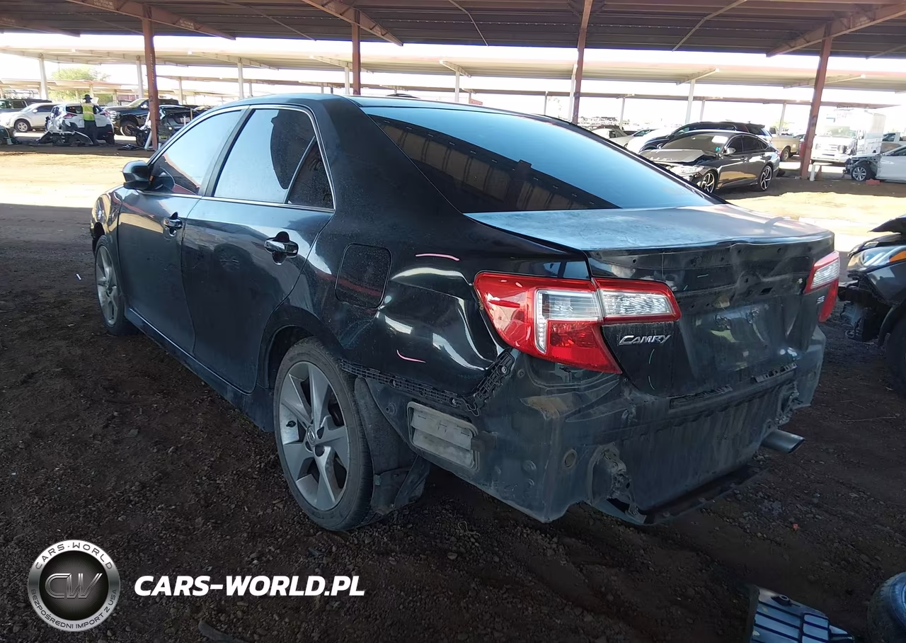 2014 Toyota Camry Se Sport VIN:4T1BF1FK0EU330240 - 3