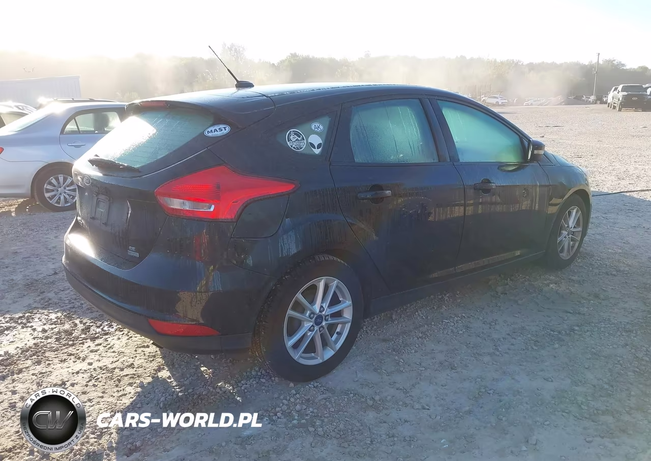2015 Ford Focus Se VIN:1FADP3KE9FL254231 - 4