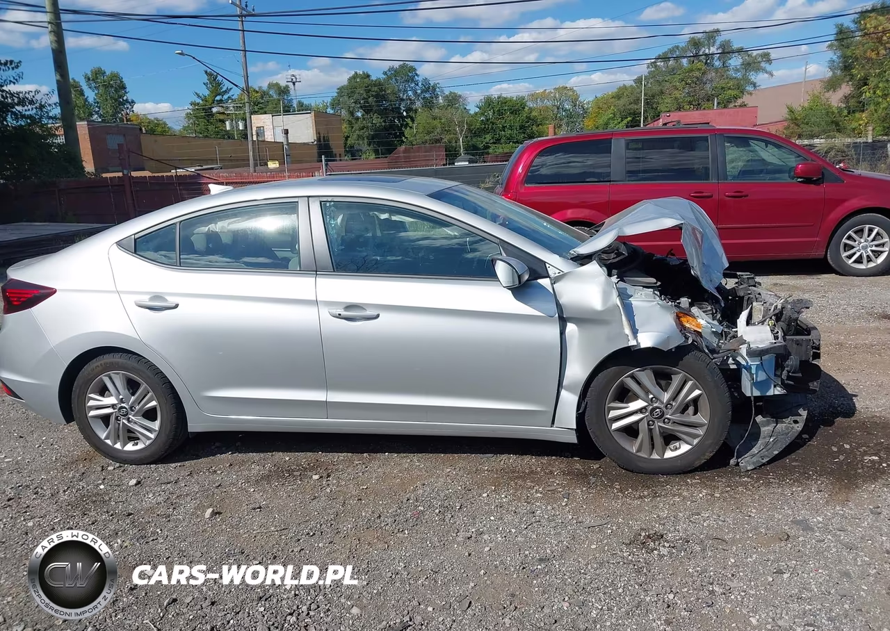 2019 Hyundai Elantra Value Edition VIN:5NPD84LF5KH419808 - 12