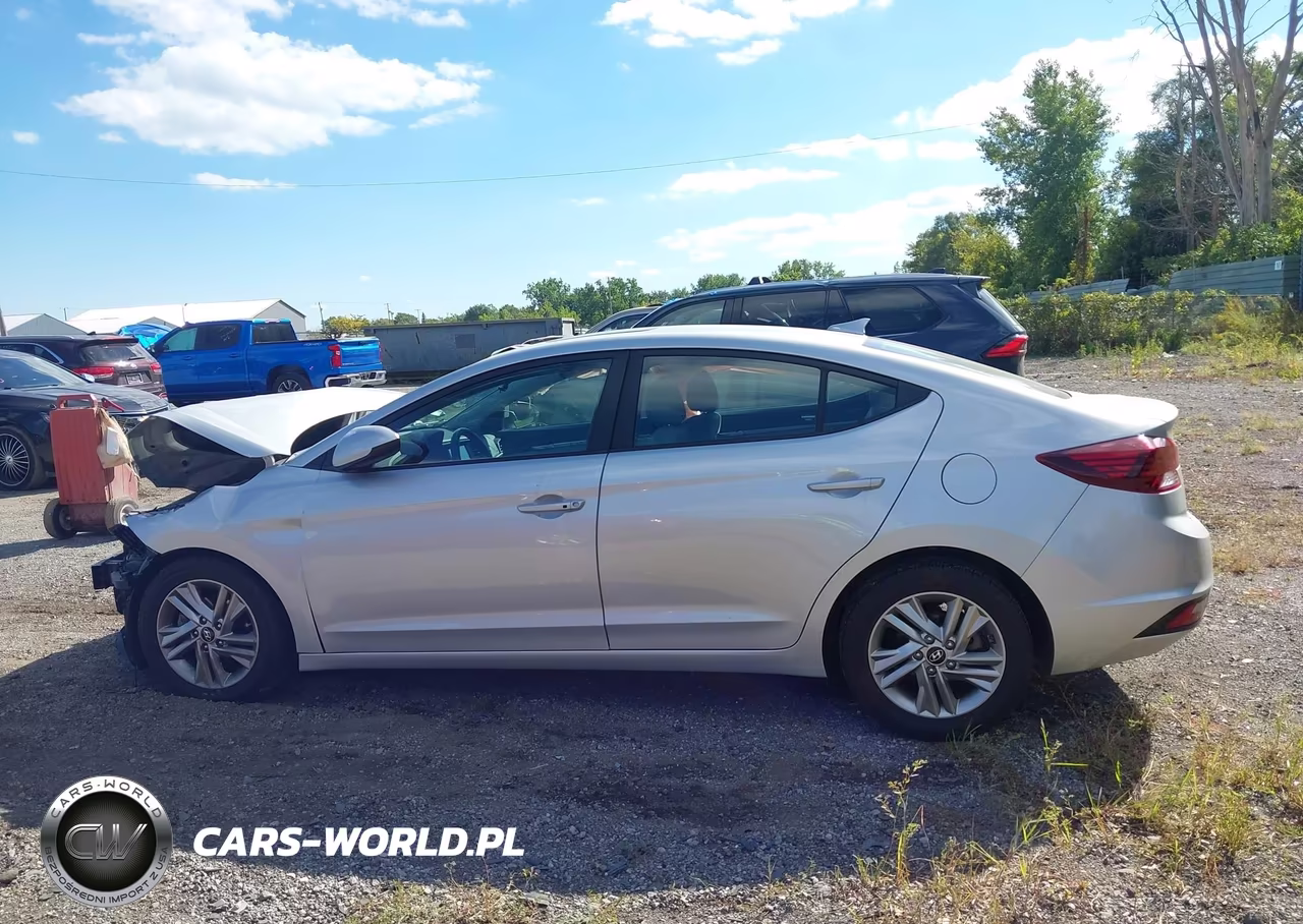 2019 Hyundai Elantra Value Edition VIN:5NPD84LF5KH419808 - 13