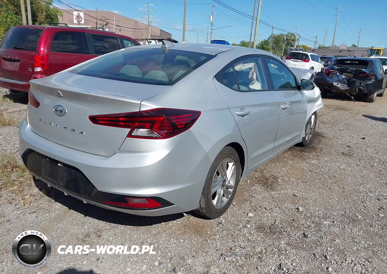 2019 Hyundai Elantra Value Edition VIN:5NPD84LF5KH419808 - 4